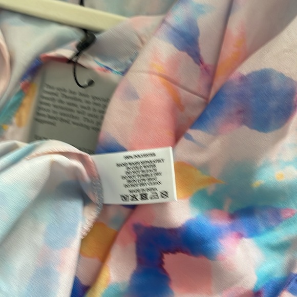 America and Beyond caftan (bw) - Picture 10 of 10